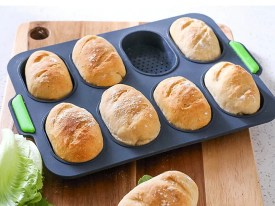 Molde silicona ranurado para 8 panes caseros